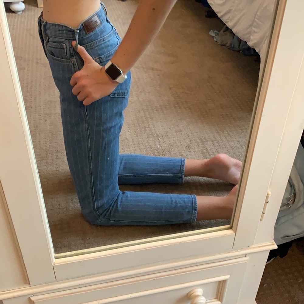 Mom Jeans - Picture 2 of 4